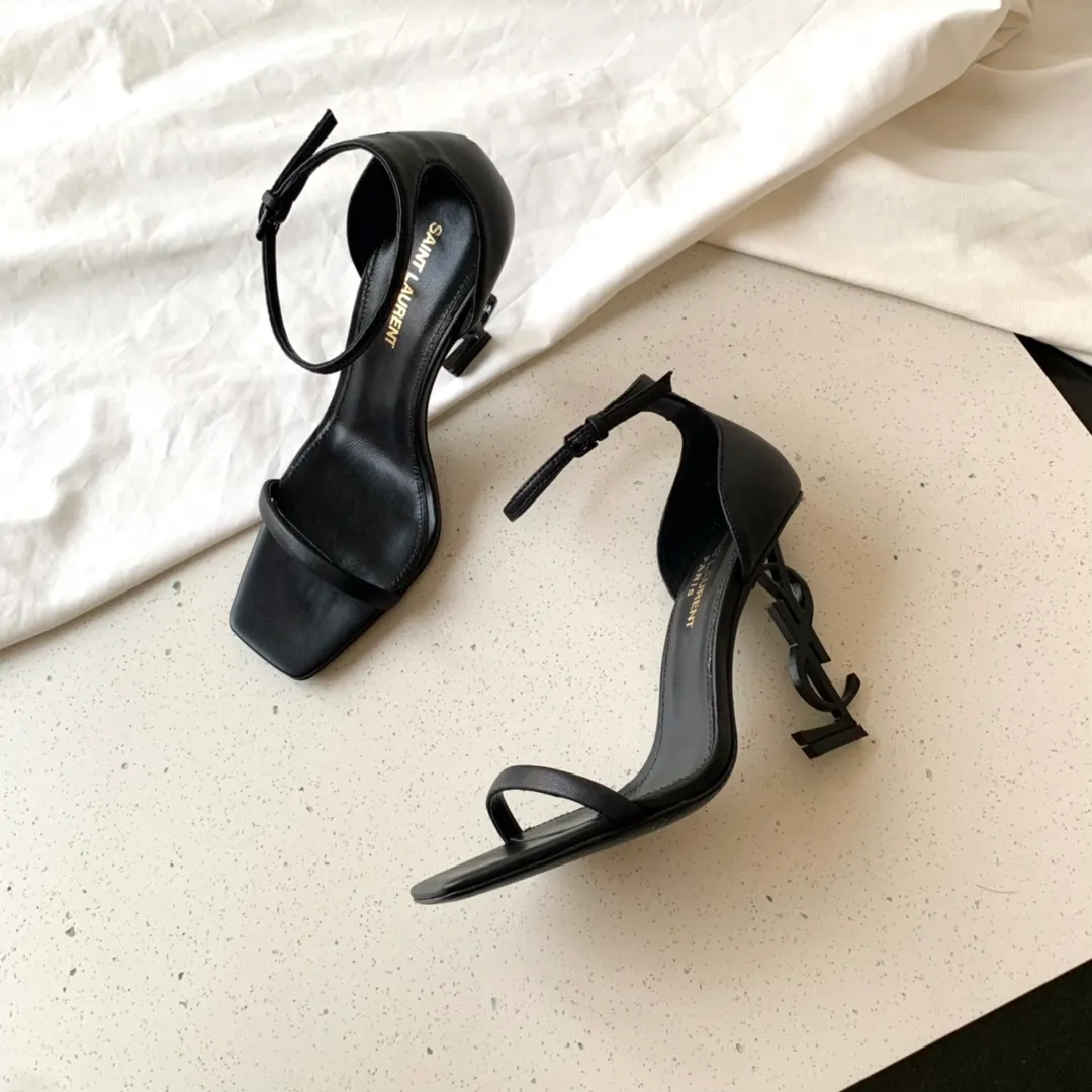 👟👟Ex-factory price 520👟👟 SAINT LAUREN*" Saint Laurent YSL classic one-word high-heeled sandals with logo lettering. Only YSL understands women's hearts best and does not accept refutation. It is a super invincible feminine artifact and a must-have for women (✅Z product full body customization, own molded toe hardware, perfect consistency) Upper: Customized imported cotton silk fabric/imported calf patent leather Inner lining: imported 🐑 sheepskin Sole: imported genuine leather outsole Heel height: 9cm Color: black lacquer with silver, black with gold Size: 35-39 (full set of packaging)